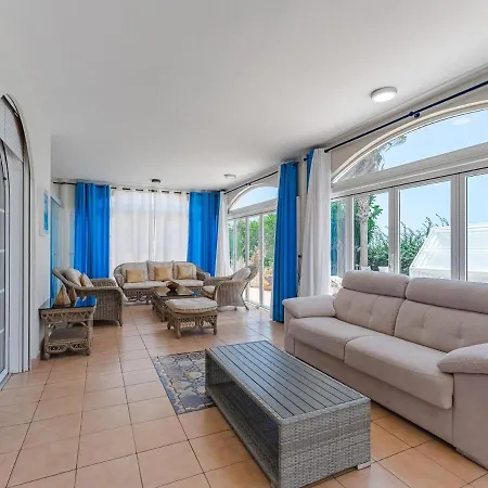Gorgeous Golf Holiday home